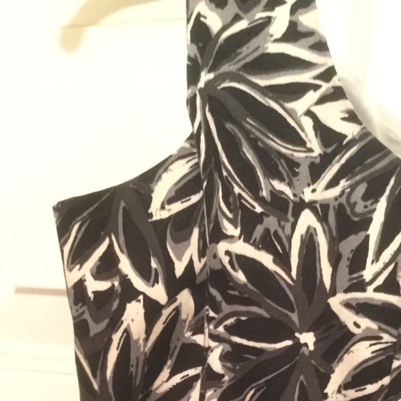 AGB Black & White Flowered Dress - Size 6 - Picture 2 of 5